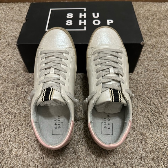ShuShop Women’s Mia Sneakers - Picture 3 of 10